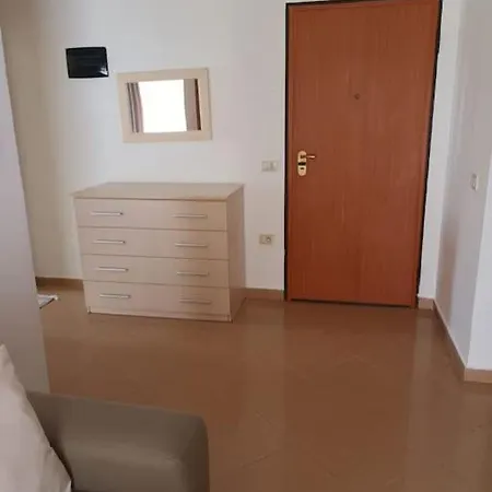 In Qerret شقة